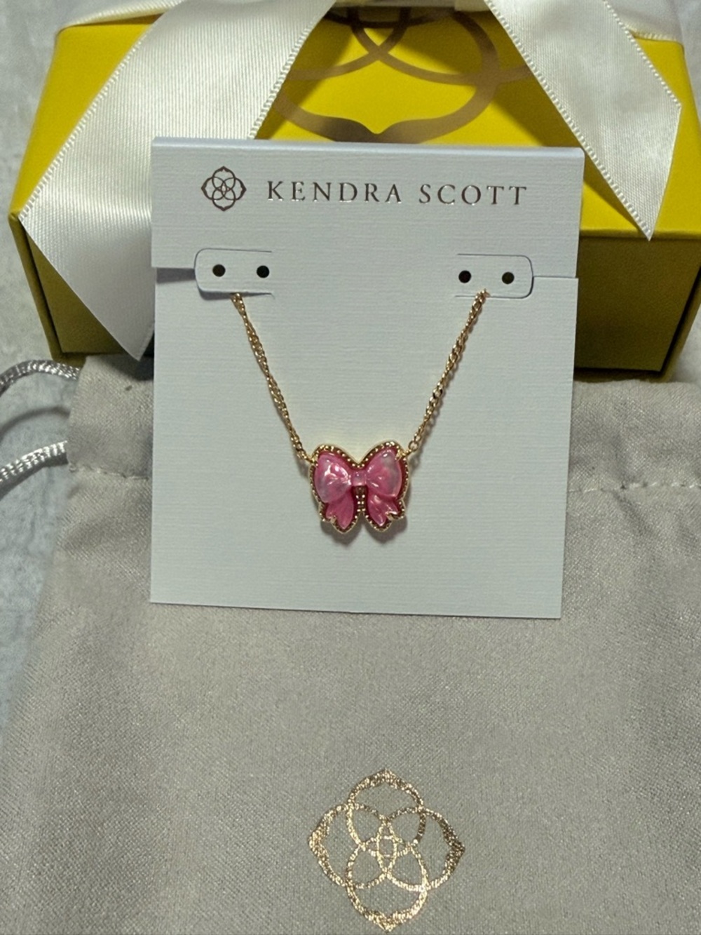 NWT Kendra Scott Haley Bow Gold Short Pendant Necklace in Blush Mother of Pearl - Picture 7 of 8